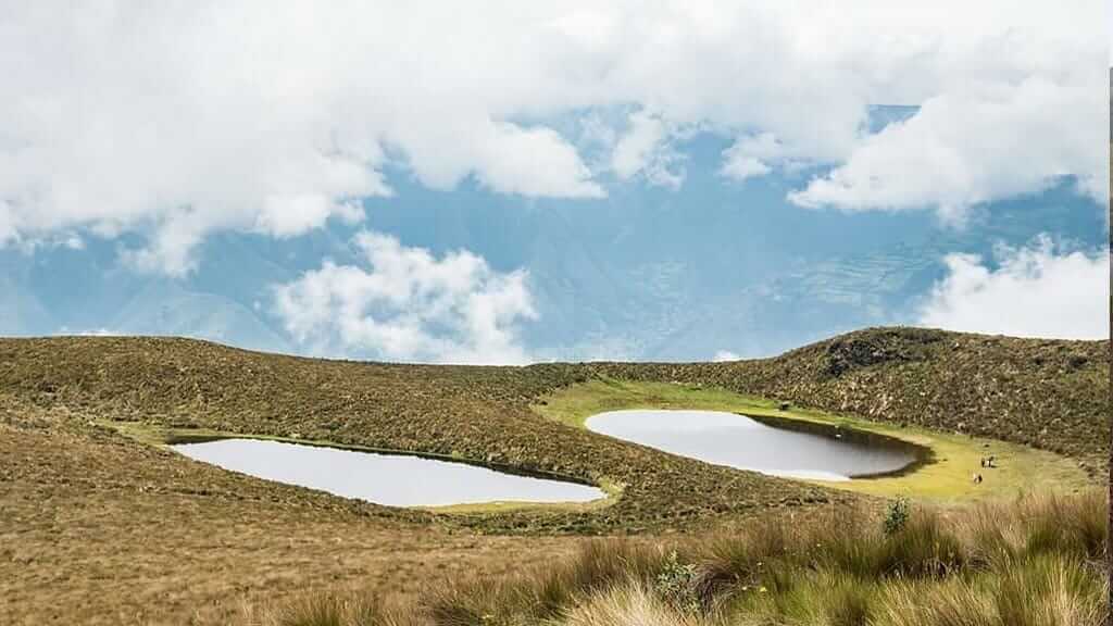 cubilche twin lakes imbabura ecuador wanderung